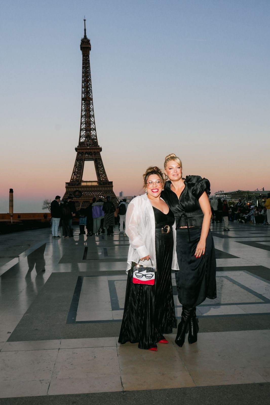 Cris Ferrari e Marina Spíndola em Paris — Hooks Magazine